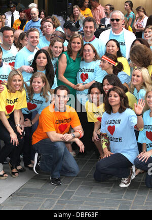 Meredith Vieira, et le personnel de la CCBN l 'Today Show' salue Meredith Vieira's Dernier jour avec le réseau NBC New York City, USA - 08.06.11 Banque D'Images