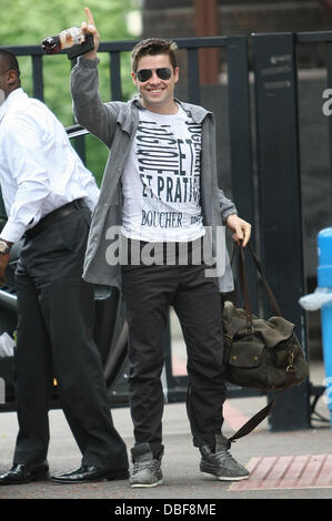 Joe McElderry en dehors des studios ITV de Londres, Angleterre - 10.06.11 Banque D'Images