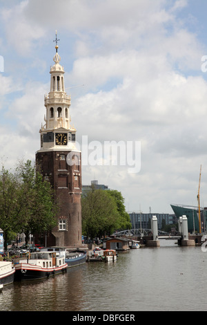 Vue sur le Montelbaanstoren, Oude Schans, Amsterdam Banque D'Images