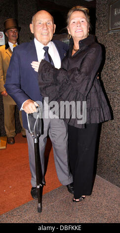 Stirling Moss et Lady Susie Moss à l'occasion du 50e anniversaire de l'hôtel Jumeirah Carlton Tower Knightsbridge à Londres, Angleterre - 13.06.11 Banque D'Images