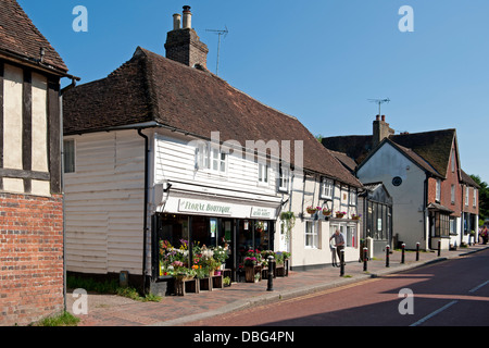 Un fleuriste à Robertsbridge High Street, East Sussex, UK Banque D'Images