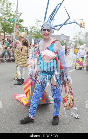 L'atmosphère 2011 Mermaid Parade dans Coney Island New York City, USA - 18.06.11 Banque D'Images