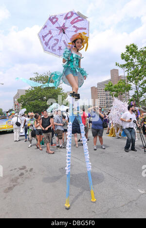 L'atmosphère 2011 Mermaid Parade dans Coney Island New York City, USA - 18.06.11 Banque D'Images