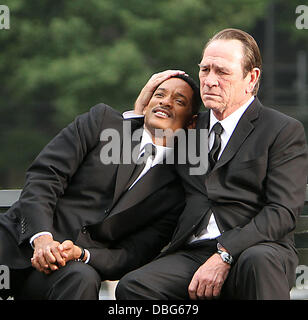 Will Smith et Tommy Lee Jones sont vues tournage sur emplacement pour "les hommes en noir 3' à Battery Park à New York New York, USA - 18.06.11 Banque D'Images