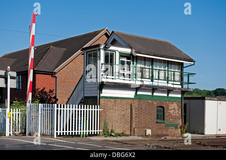 Robertsbridge railway signalbox et franchissement, East Sussex, UK Banque D'Images