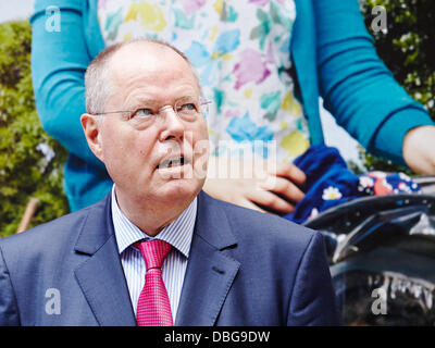 Berlin, Allemagne. 30 juillet, 2013. Candidat Chancelier SPD Peer Steinbrück et secrétaire générale du SPD Andrea Nahles ont mis en place les éléments importants de la campagne électorale du SPD pour les élections parlementaires en 2013 à Berlin. / Photo : Peer Steinbrück (SPD), candidat chancelier SPD, à l'occasion de la campagne électorale du SPD pour les élections du Parlement fédéral allemand à Berlin 2013. Credit : Reynaldo Chaib Paganelli/Alamy Live News Banque D'Images