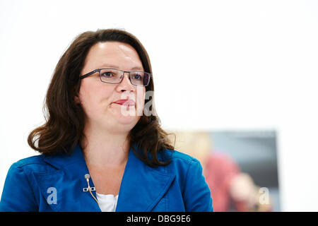 Berlin, Allemagne. 30 juillet, 2013. Candidat Chancelier SPD Peer Steinbrück et secrétaire générale du SPD Andrea Nahles ont mis en place les éléments importants de la campagne électorale du SPD pour les élections parlementaires en 2013 à Berlin. / Photo : Andrea Nahles (SPD), SPD FDP Secrétaire générale, au cours de la présentation de la campagne électorale pour les élections du Parlement fédéral allemand à Berlin 2013. Credit : Reynaldo Chaib Paganelli/Alamy Live News Banque D'Images