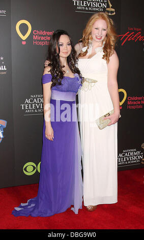 Anna Maria Perez de Tagle, Elizabeth Stanton , arrivant à l'Emmy Awards de jour à l'hôtel Hilton Hotel and Casino - Tapis Rouge. Las Vegas, Nevada - 19.06.11 Banque D'Images