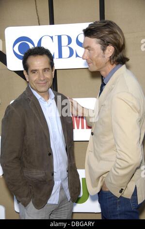 Los Angeles, CA. 29 juillet, 2013. Tony Shalhoub, Jerry O'Connell au niveau des arrivées pour le TCA Summer Press Tour : CBS Discussion de groupe, du grand magasin Robinson JW, Los Angeles, CA le 29 juillet 2013. Credit : Everett Collection Inc/Alamy Live News Banque D'Images