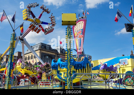 Attractions foraines à voyager fête foraine et voyager fun fair au Fêtes de Gand / Gent festivités en été, Belgique Banque D'Images