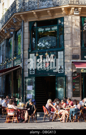 France, Normandie, Rouen, Place du Vieux Marche, cafés. Banque D'Images