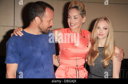 New York, NY, USA. 30 juillet, 2013. Sharon Stone, Peter Sarsgaard, Amanda Seyfried assister à la journée consacrée à Lovelace au Mandarin Hotel le 30 juillet 2013 Crédit : Rahav Segev/ZUMAPRESS.com/Alamy Live News Banque D'Images