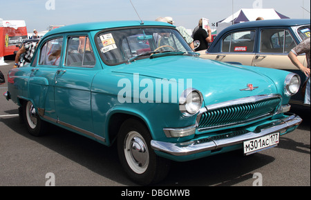 Salon de voiture russe classique en deux tons Turquoise bleu foncé et crème Banque D'Images