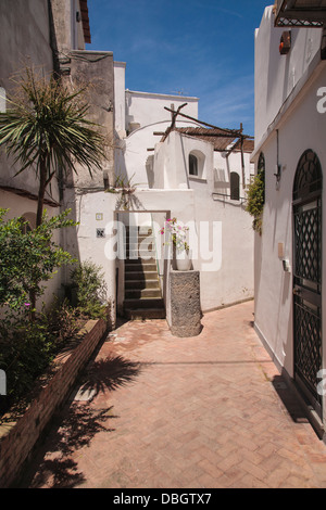 Une petite rue latérale sur l'île de Capri Banque D'Images