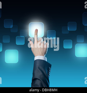 La main de l'homme Presser le bouton Banque D'Images