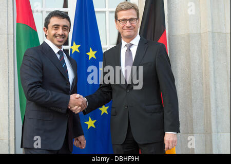 Le ministre des Affaires étrangères allemand Guido Westerwelle (FDP, R) reçoit des Emirats arabes unis Le ministre des Affaires étrangères, Abdullah bin Zayed Al Nahyan à Villa Borsig à Berlin, Allemagne, 30 juillet 2013. Photo : Maurizio Gambarini Banque D'Images