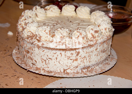 Allemagne, Forêt Noire, Hollsteig. Hofgut Sternen Village de la Forêt-Noire. Allemand traditionnel gâteau forêt noire. Banque D'Images