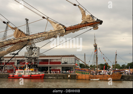 Bristol City docks avec grand navire à voile à Beaupré et réplique de John Cabot le navire Mathew Banque D'Images