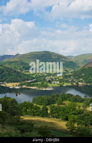 Le village de Glenridding, sur la rive d'Ullswater, Parc National de Lake District, Cumbria, Angleterre, Royaume-Uni Banque D'Images