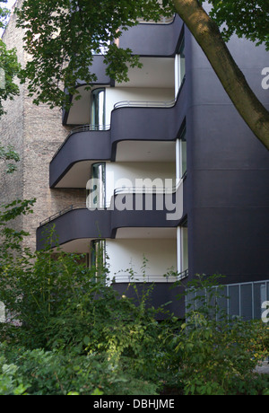 Sinueux, panneaux noir et blanc immeuble moderne - Mitte, Berlin Banque D'Images