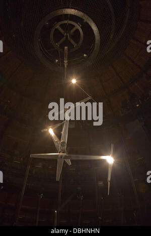 Londres, Royaume-Uni. 31 juillet, 2013. 'Observer', un appareil de chronométrage en dirigeant l'artiste britannique Conrad Shawcross est une grande échelle commandées spécialement Installation lumineuse créée en réponse à l'emblématique rotonde de l'espace principal et sera visible en août 2013 dans le cadre de Bloomberg's Summer au Roundhouse. Les billets seront disponibles sur un comme base, permettant l'accès pour tous. Photo : Nick Savage/Alamy Live News Banque D'Images