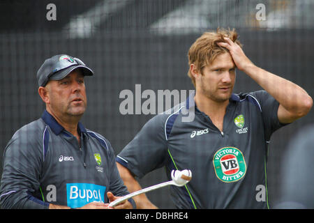 Manchester, UK. 31 juillet, 2013. L'entraîneur-chef Darren Lehmann et Shane Watson au cours de la session de formation officielle avant l'Investec Cendres 3e test match, à Old Trafford Cricket Ground le 31 juillet 2013 à Londres, en Angleterre. Credit : Mitchell Gunn/ESPA/Alamy Live News Banque D'Images