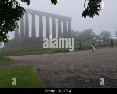 Matin brumeux Calton Hill Banque D'Images