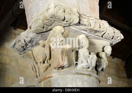 Sculptures en pierre sculptée à l'église Santa Maria Assunta à Toano Italie sur la Mathilde de Canossa promenades dans les collines de Reggio Emilia Banque D'Images