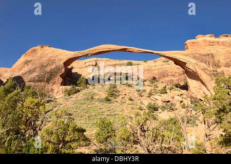 Landscape Arch, l'un des plus longs ponts naturels, Arches National Park, Utah Banque D'Images