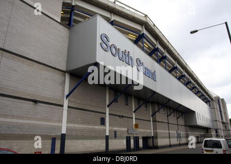 Tottenham, au nord de Londres, le 31 juillet 2013. Stade de White Hart Lane est l'accueil de Tottenham Hotspur FC. Le club fait face présentement à la spéculation que joueur étoile Gareth Bale est un record du monde frais de transfert pour cible des géants espagnol Real Madrid. À en juger par l'apparence de la North London club's stadium, si une vente va de l'avant certains des fonds peuvent avoir besoin d'être utilisé sur le projet de nouveau stade. Photo par David Henshaw/Alamy Live News Banque D'Images