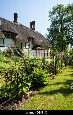 Une chaumière pittoresque dans le petit village de chilterns Horsenden près de Princes Risborough, Buckinghamshire, Angleterre Banque D'Images