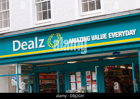 L'Dealz Poundland shop à Kirkwall, Orkney Banque D'Images