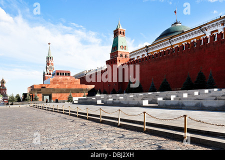 Vue sur mur du Kremlin et Lénine tombe sur la Place Rouge à Moscou Banque D'Images
