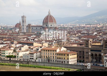 Vue vers l'église cathédrale du Duomo, Florence, Toscane, Italie Banque D'Images