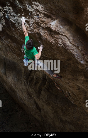 Jon Cardwel escalade en Canon de la Calavera privé au cours de la Roc Petzl convient au canon de la Buitrera à Piedra Parada, Chubut, Banque D'Images