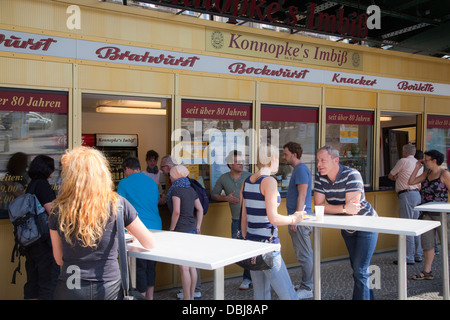 L'Europe, Allemagne, Berlin, Prenzlauer Berg, Konnopke's Imbiß Banque D'Images