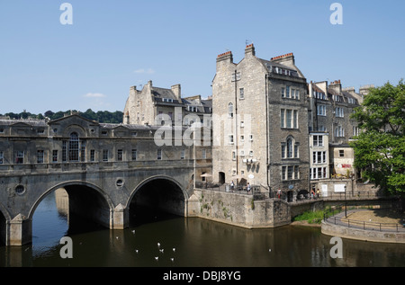 Pont Pulteney historique sur la rivière Avon à Bath England UK Banque D'Images