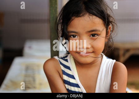 Un enfant des rues de Jakarta, Indonésie Banque D'Images