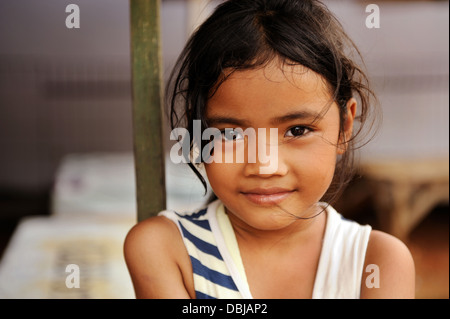 Un enfant des rues de Jakarta, Indonésie Banque D'Images