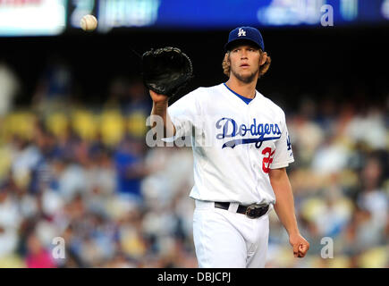 Los Angeles, Californie, USA. Le 31 juillet 2013. Le lanceur partant des Dodgers de Los Angeles, Clayton Kershaw # 22 emplacements au cours de la partie de baseball de ligue majeure entre les Dodgers de Los Angeles et New York Yankees au Dodger Stadium.Louis Lopez/CSM/Alamy Live News Banque D'Images