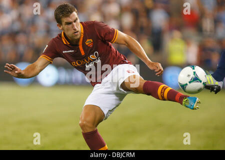 Kansas City, KS, États-Unis d'Amérique. 31 juillet, 2013. 31 juillet 2013 : Kevin Strootman # 6 de l'AS Roma poignarde son pied à une note au début de la seconde moitié lors de la MLS All-Star Game entre les Roms et la MLS All-Stars à Livestrong Stadium de Kansas City KS Credit : csm/Alamy Live News Banque D'Images