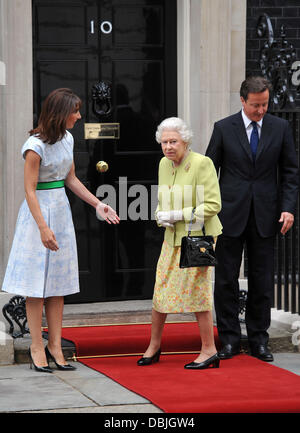 David Cameron, Samantha Cameron et de la Reine, le duc d'Édimbourg le 90e anniversaire - réception de Downing Street London, England - 21.06.11 Banque D'Images