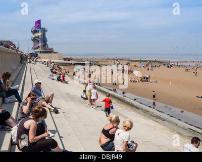 Balise de Redcar et Cleveland plage animée UK Banque D'Images