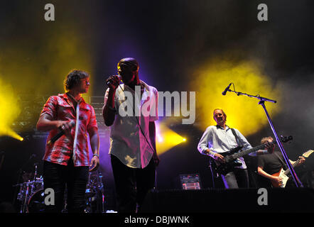 Mike Rutherford, Andrew Roachford et Tim Howar de Mike et de la Mécanique au Hard Rock appelant tenu à Hyde Park - Jour 3. Londres, Angleterre - 26.06.11 Banque D'Images