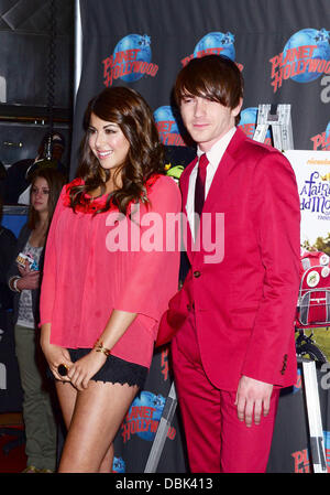 Daniella Monet et Drake Bell apparaît au Planet Hollywood pour promouvoir le nouveau live-action Nickelodeon TV film 'un assez étrange film : Grandir, Timmy Turner !' La ville de New York, USA - 29.06.11 Banque D'Images