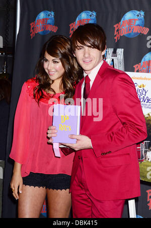 Daniella Monet et Drake Bell apparaît au Planet Hollywood pour promouvoir le nouveau live-action Nickelodeon TV film 'un assez étrange film : Grandir, Timmy Turner !' La ville de New York, USA - 29.06.11 Banque D'Images