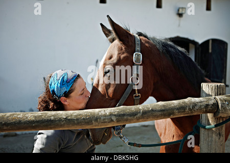 Woman Kissing, Portrait, la Baranja, Italy, Europe Banque D'Images