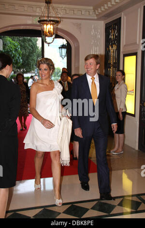 La princesse Maxima et le Prince Willem Alexander à une réception après la cérémonie civile du mariage du Prince Albert II de Monaco à Charlene Wittstock au Palais Princier de Monaco Monte Carlo, Monaco - 01.07.11 Banque D'Images