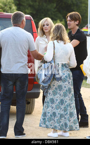 Fearne Cotton et son nouveau petit ami Jesse Wood Le Cornbury Music Festival 2011 - Backstage - Jour 2 Oxfordshire, Angleterre - 02.07.11 Banque D'Images