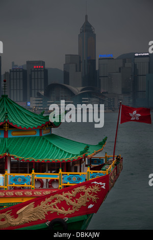 Le port de Hong Kong skyline tourisme touristes scène Banque D'Images